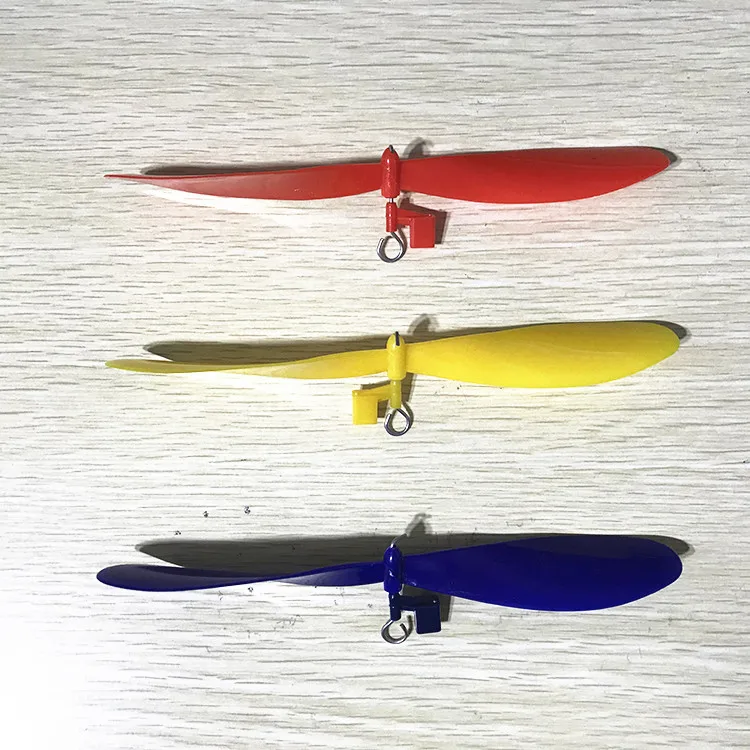 Мини-пропеллер с резиновой лентой 6 дюймов 7 в ассортименте металлическим крючком и пластиковым корпусом