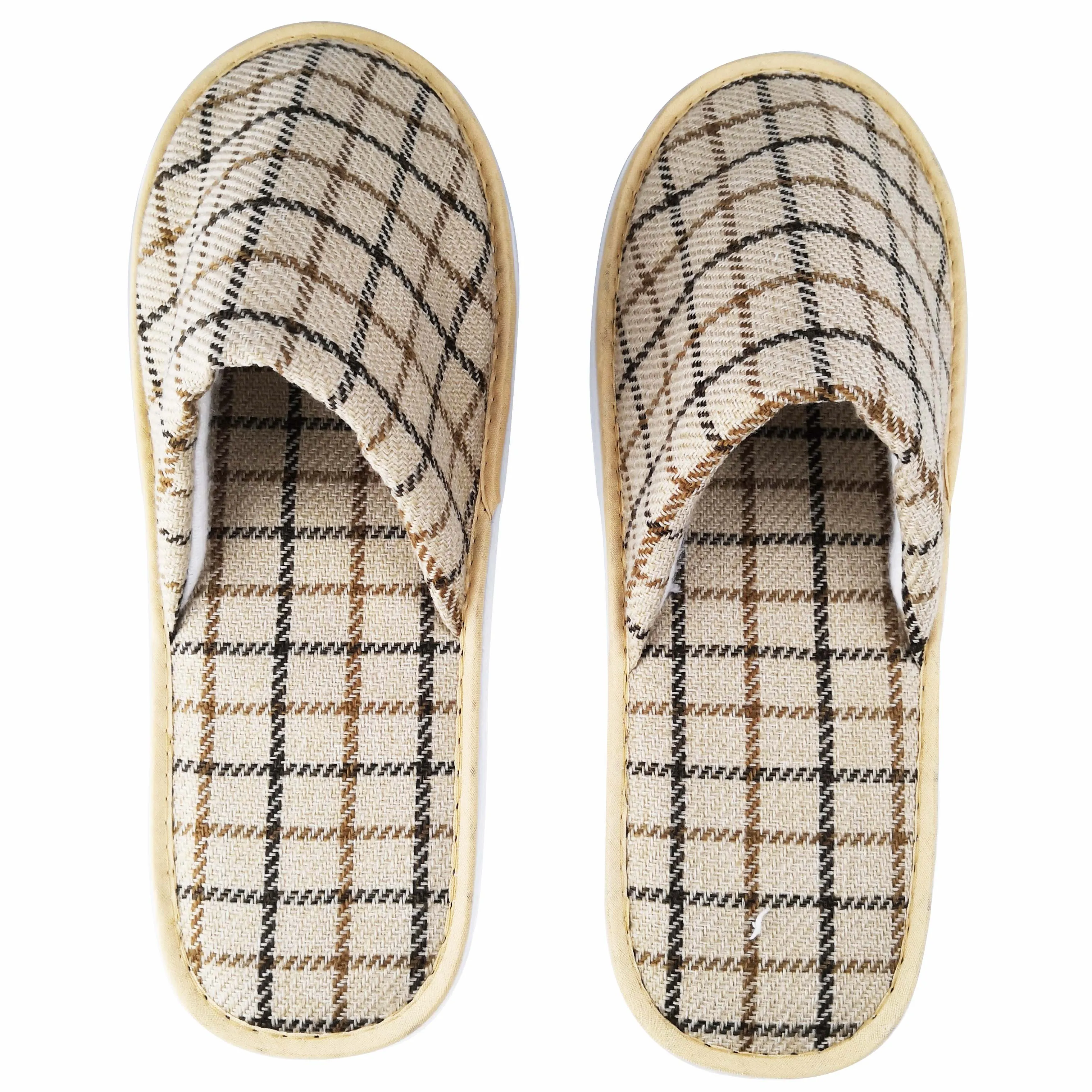 Велюровые тапочки для отеля с вышитым