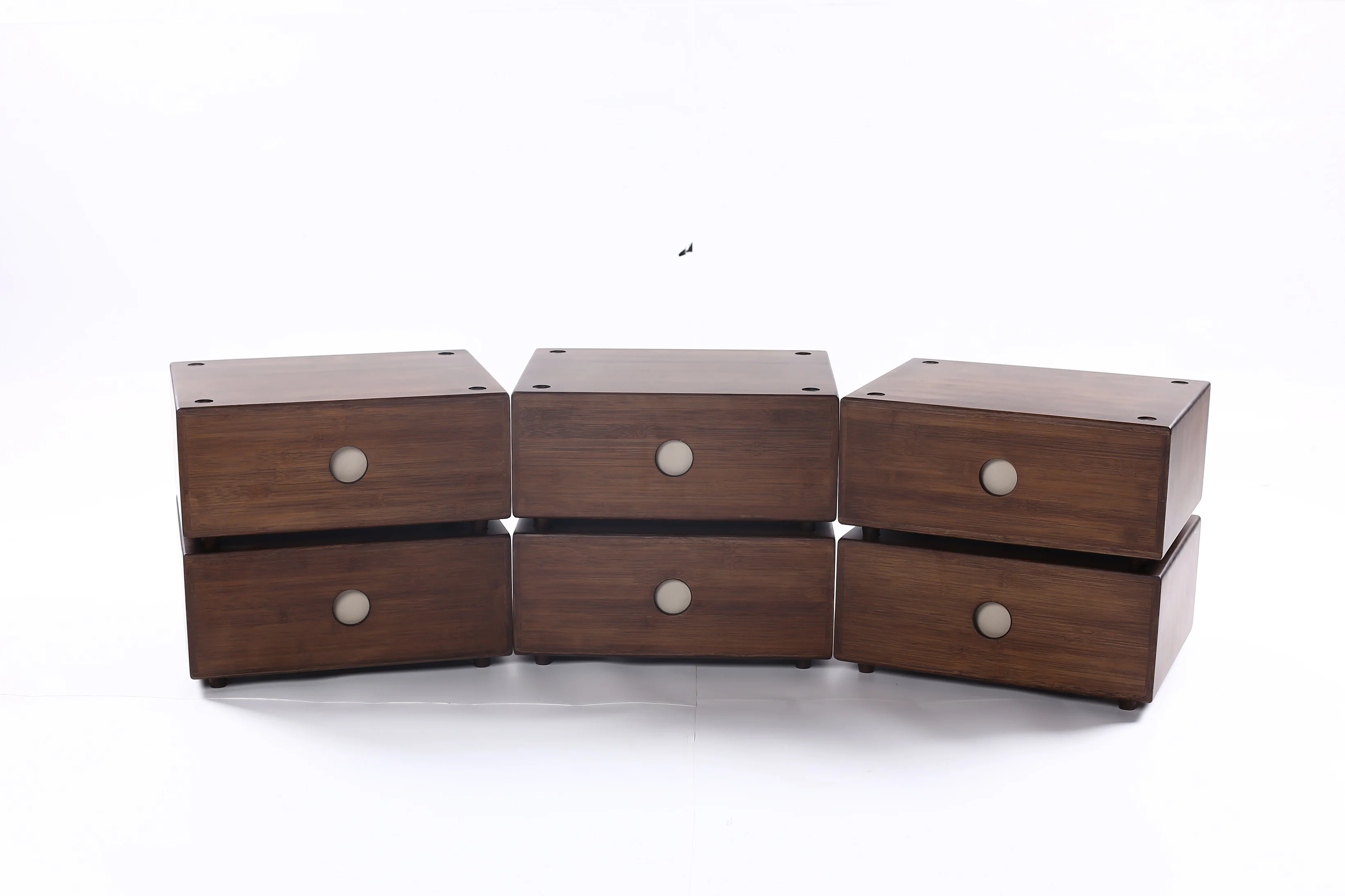 Бамбуковый шкаф орехового цвета с тканевыми ящиками для хранения