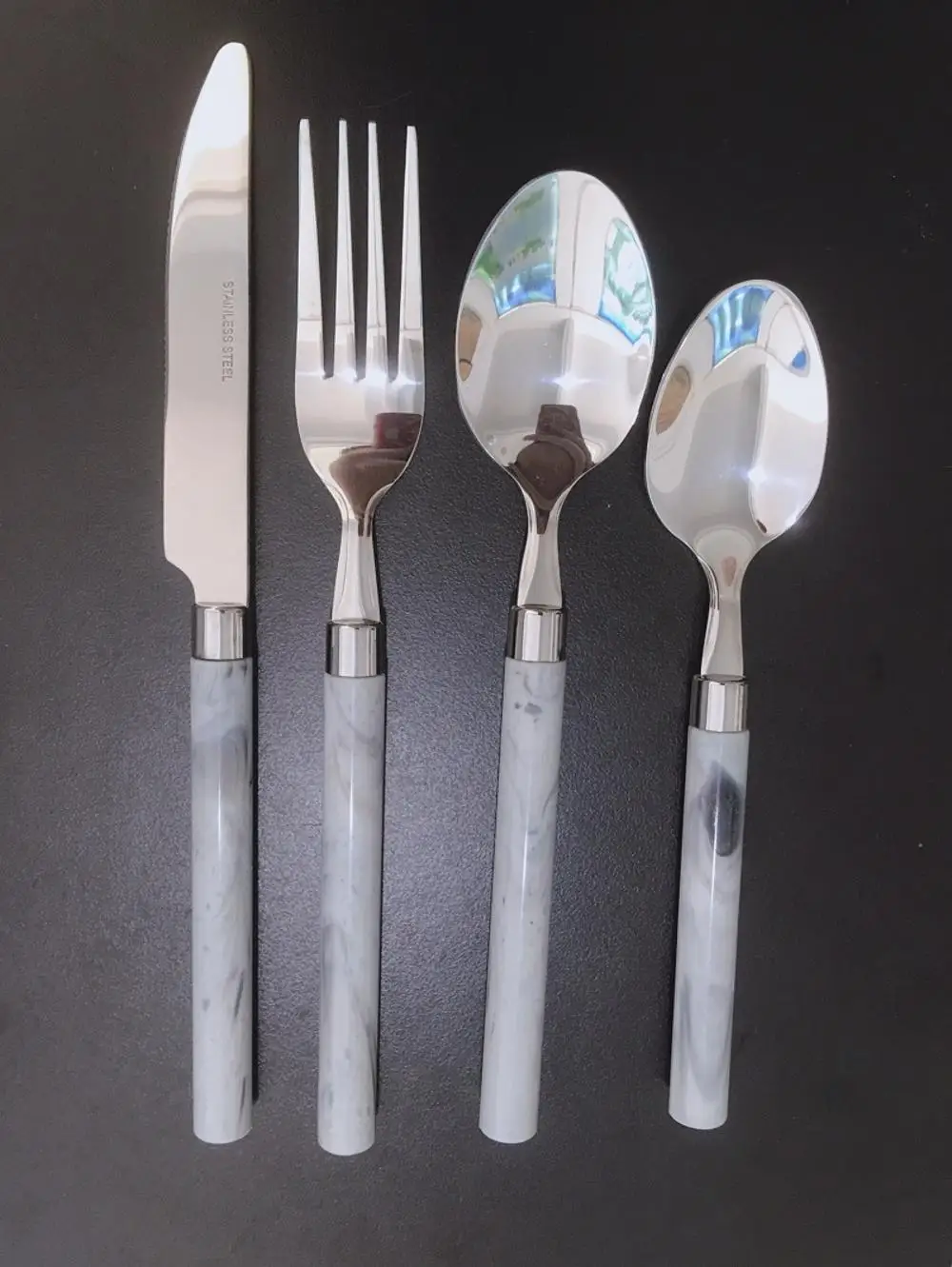 
2018 Popular design new plastic handle tableware set 