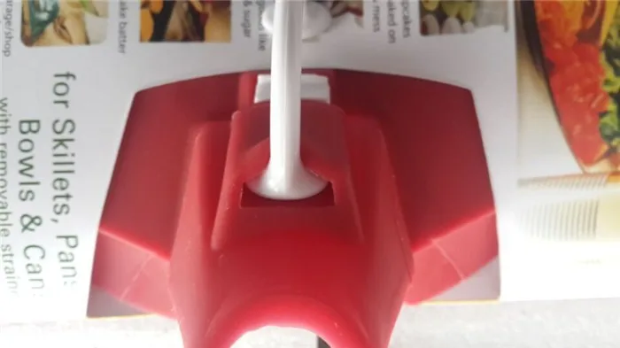 Multi-functional Pouring Spout Kitchen Dividers Non-Toxic for Skillets, Pan Bowls Can with Removable Strains Silicone Pour Spout