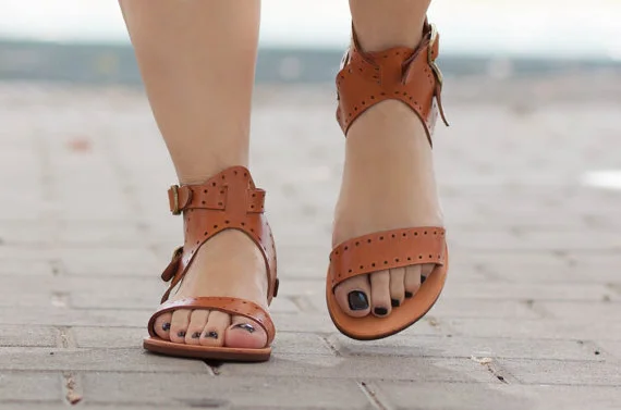 Женские сандалии из пу кожи на плоской подошве 2019