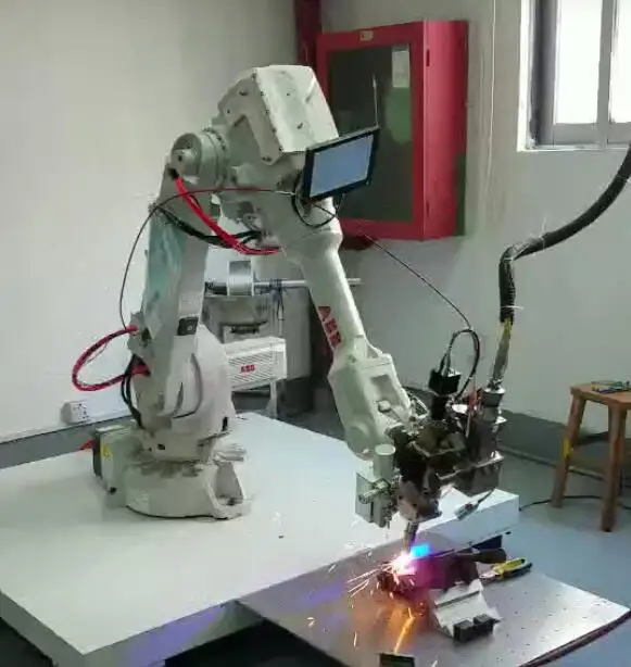 Роботизированная лазерная сварочная система для промышленного сварочного раствора