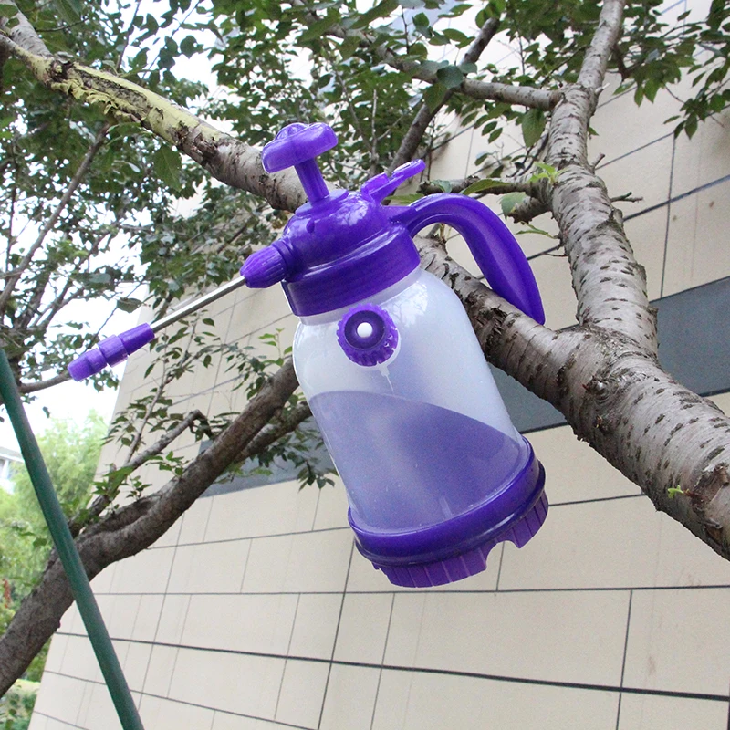 
2021 Hot Selling High Quality High Pressure Plastic 1.2L 2L Water Garden Sprayer With Adjustable Air Pressure Nozzle 