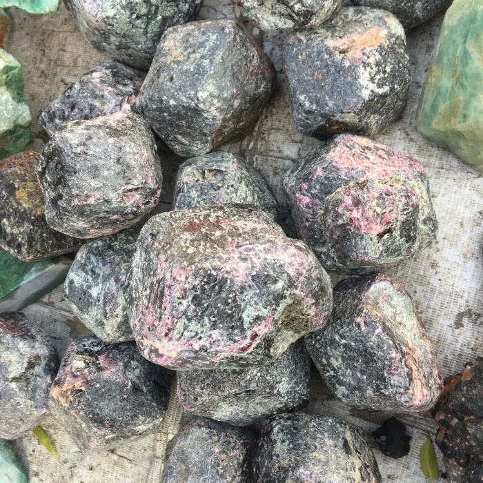 Wholesale Natural Gemstone Rough Garnet Stone Semi Precious Stone