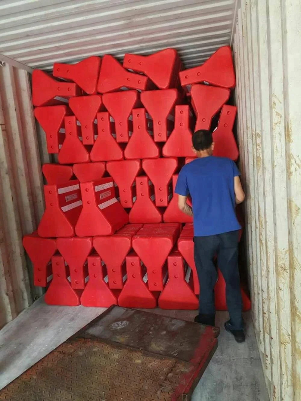 3 holes water barrier traffic safety Factory Price water filled barrier high quality road plastic road barrier 2022 hot sale