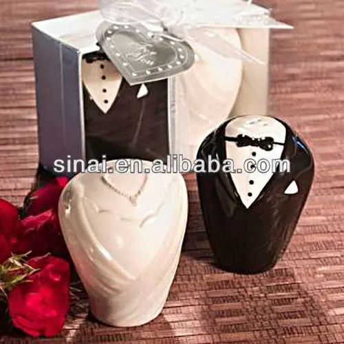 Popular Wedding Bride and Groom Salt and Pepper Shaker