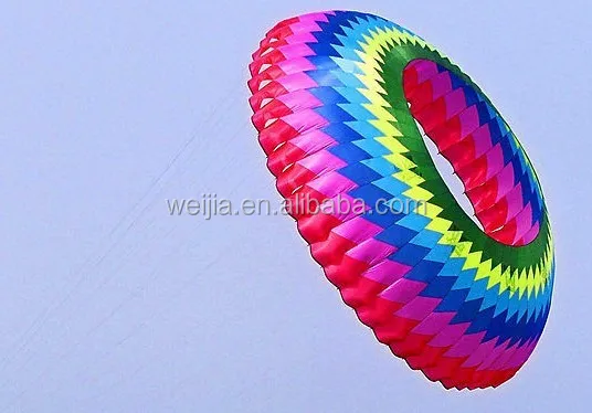 Гигантский змей-кольцо для занятий спортом на открытом воздухе