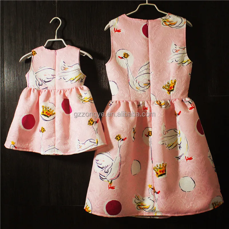 Guangzhou wholesale mom and daughter dresses matching new design, printed pink party dresses for party