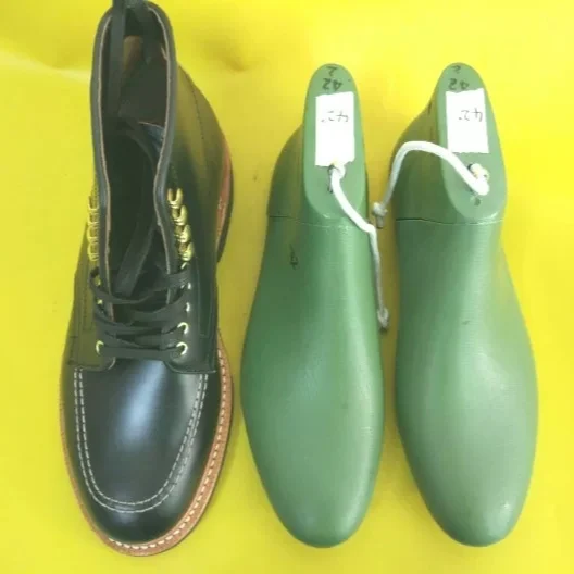 Men working boots plastic shoe lasts
