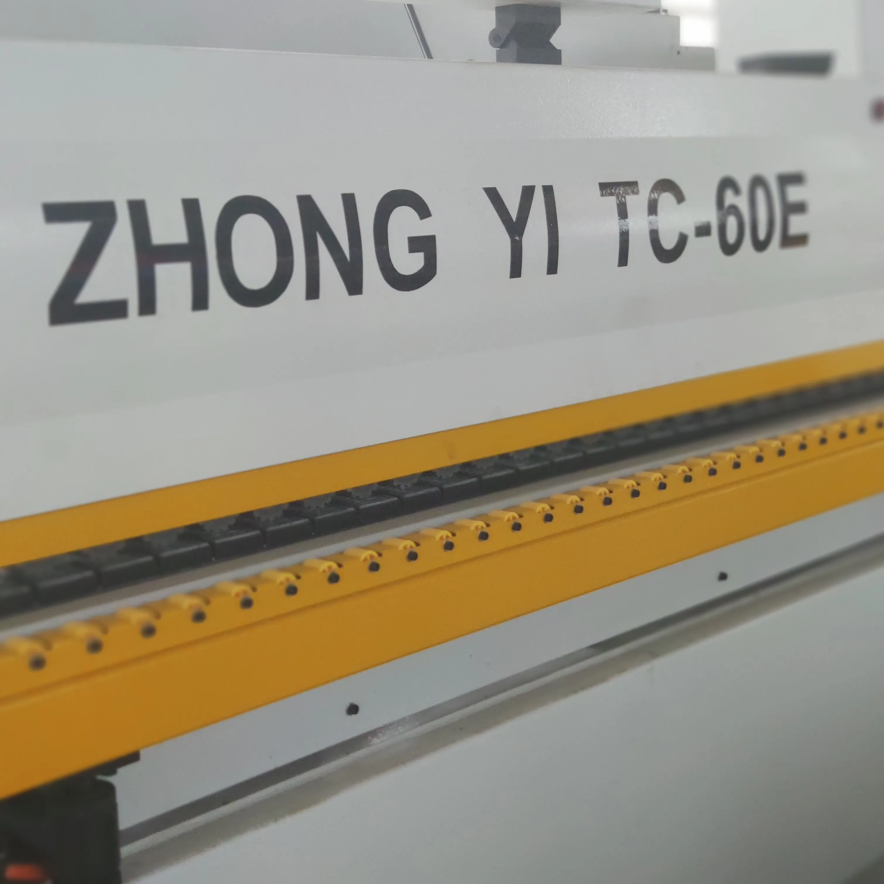 
 TC-60E Кромкооблицовочный станок  