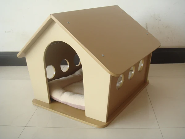 Fashionable Wooden Dog House with mat