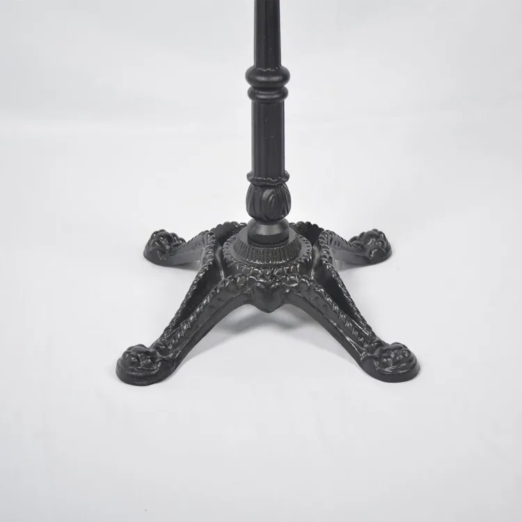 Деревянный стол с чугунным основанием журнальный столик