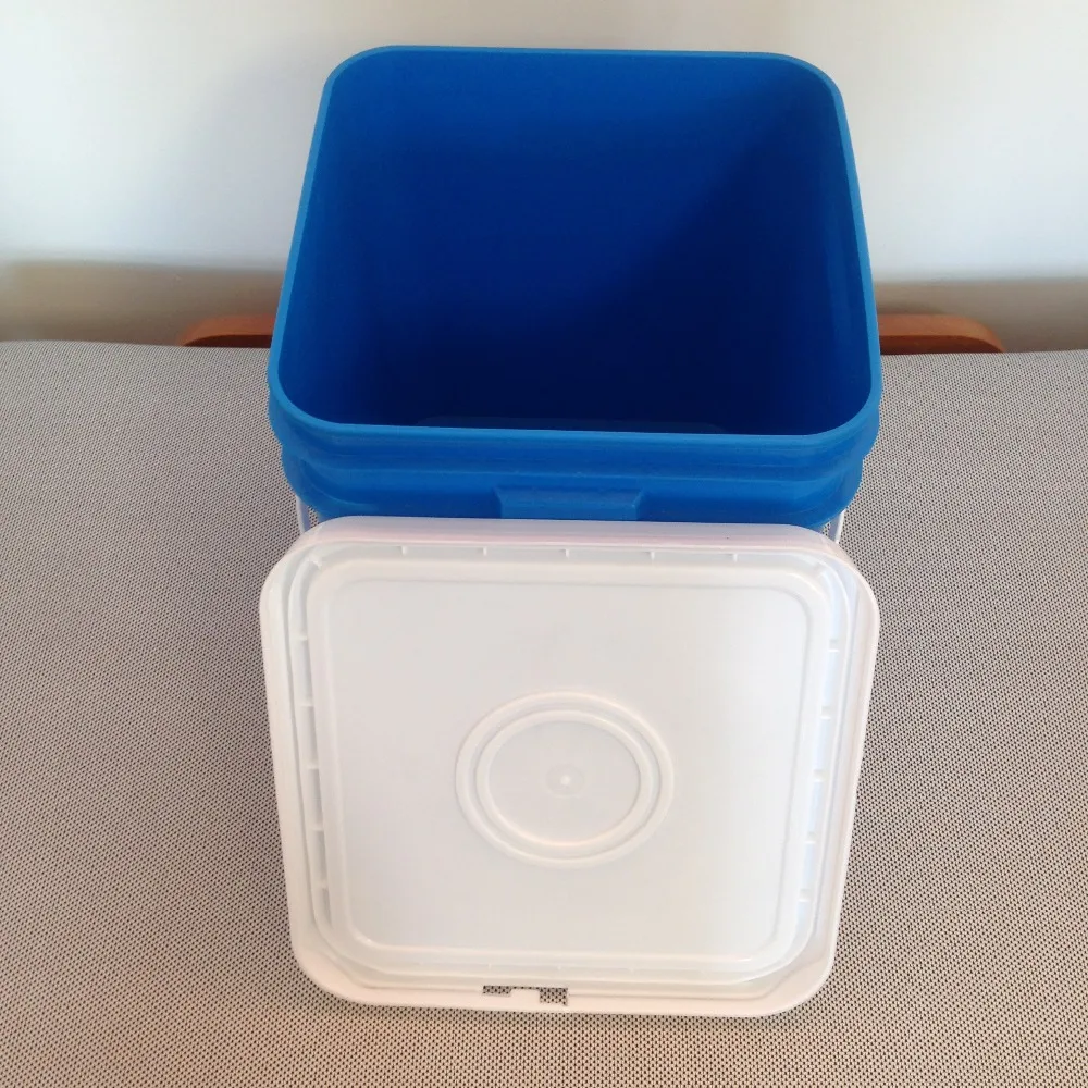 Factory directly supply 20 Litre Colored Square Plastic Paint Bucket with Lid