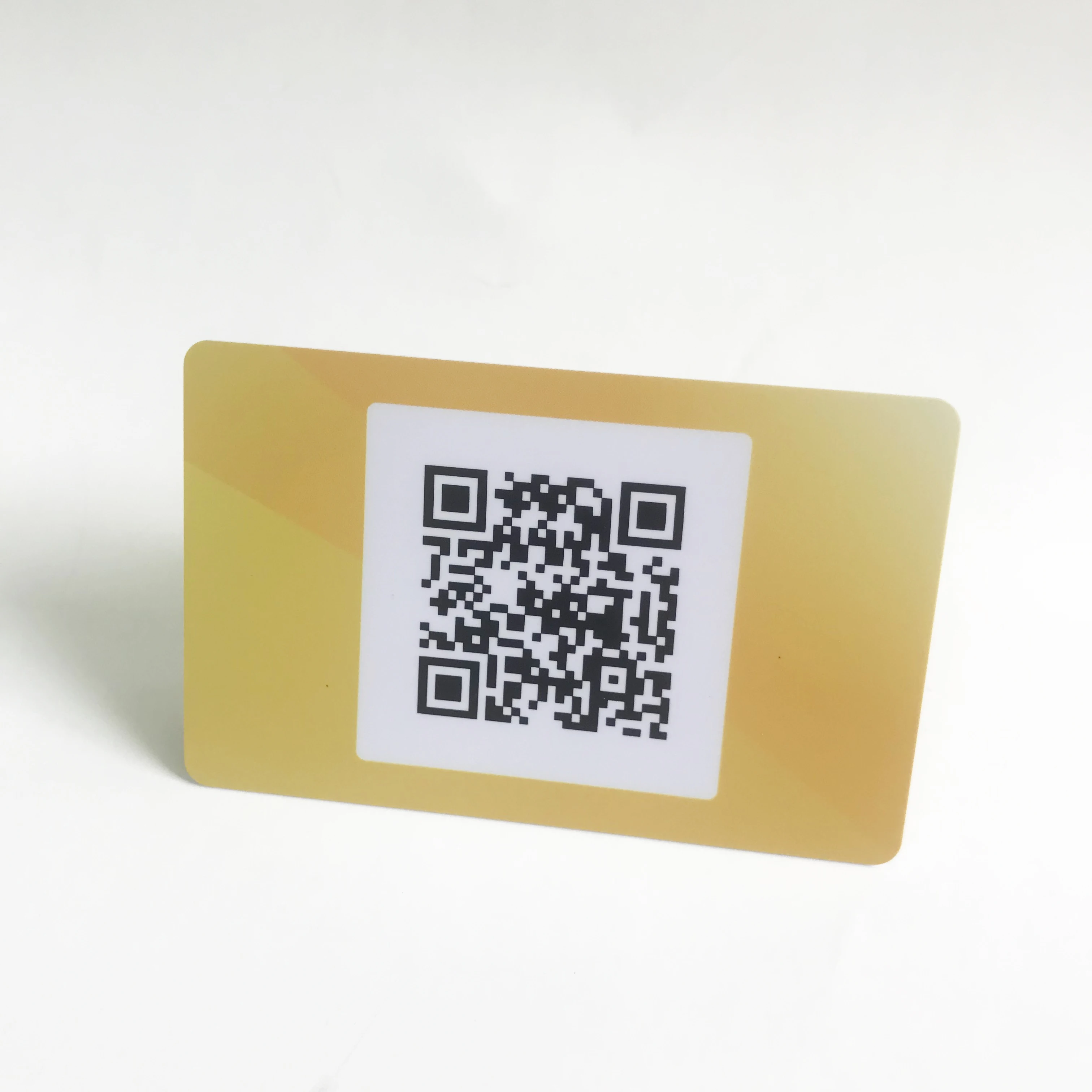 Карта участника из ПВХ с уникальным QR-кодом