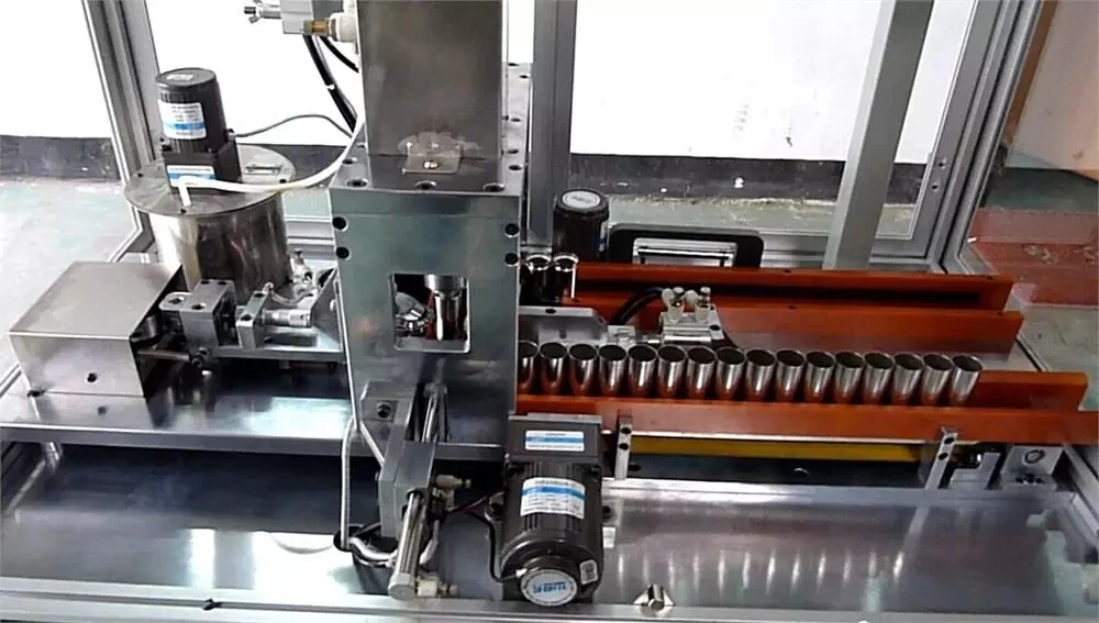 Напольная роликовая канавка для 14500, 18650, 26650, 32650 цилиндрических аккумуляторных батарей