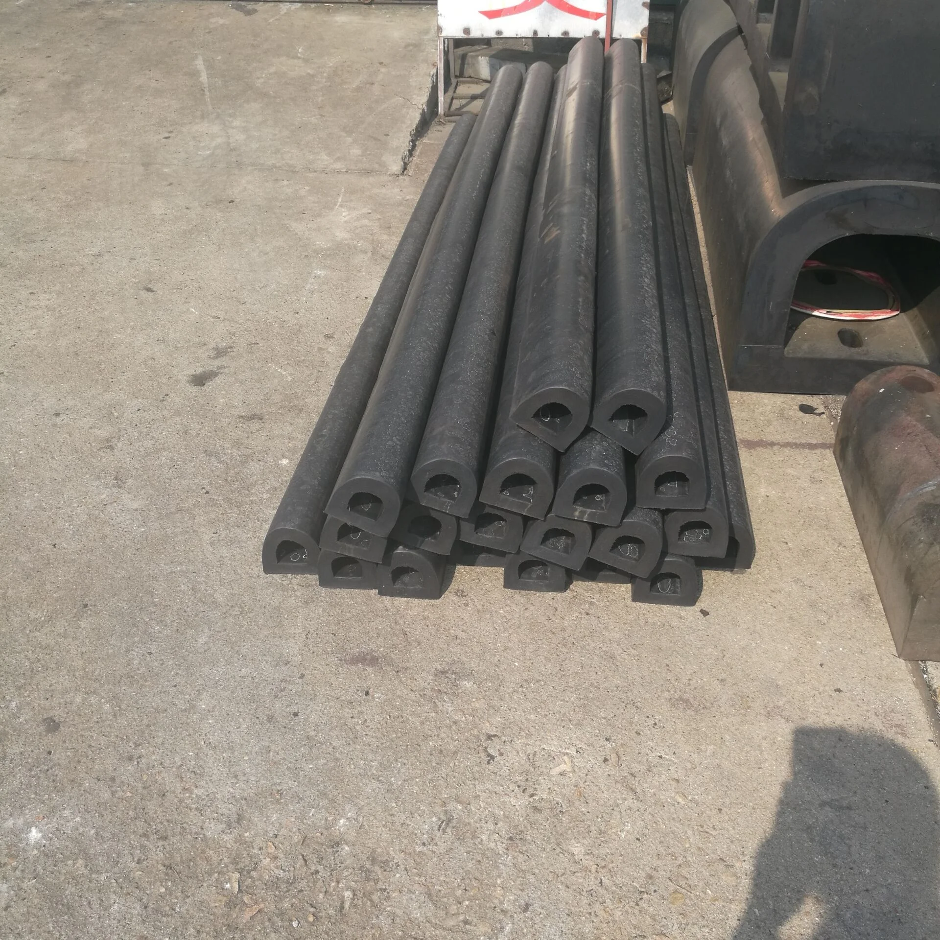 HOT sale EPDM material DD type marine rubber fender for dock