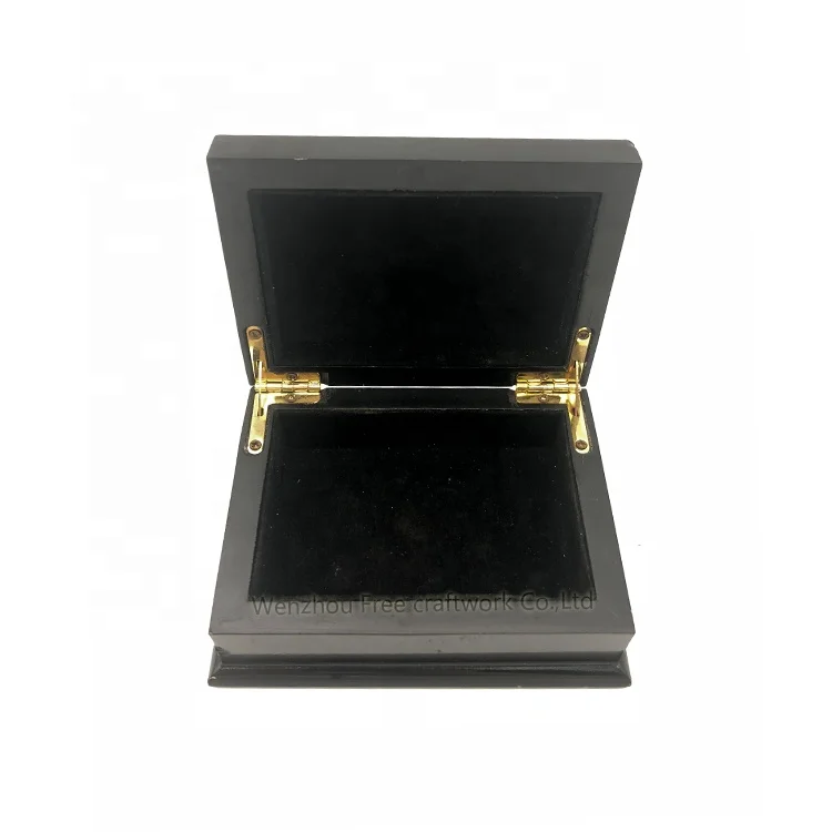 Wholesale MDF playing card box custom glossy wooden Varnish box gift luxury storage poker packaging box