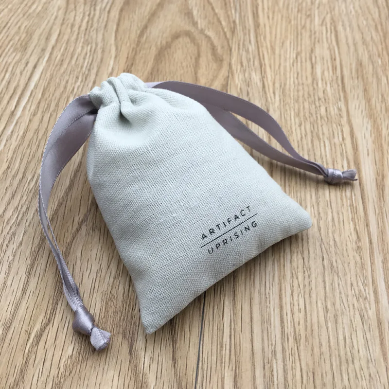 Светло-серая сумка из хлопка и льна на шнурке с лентой