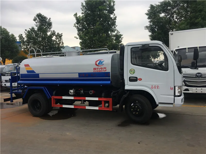 3.88 - 5.8 cubic meters water sprinkler truck 6 wheeler water tanker vehicles