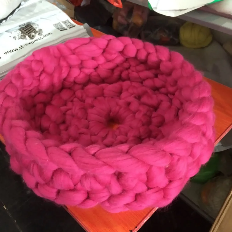 100% Acrylic Pet Sofa Dog Bed Luxury Cute Super Chunky Arm Knitting Yarn Soft Dog Bed Round