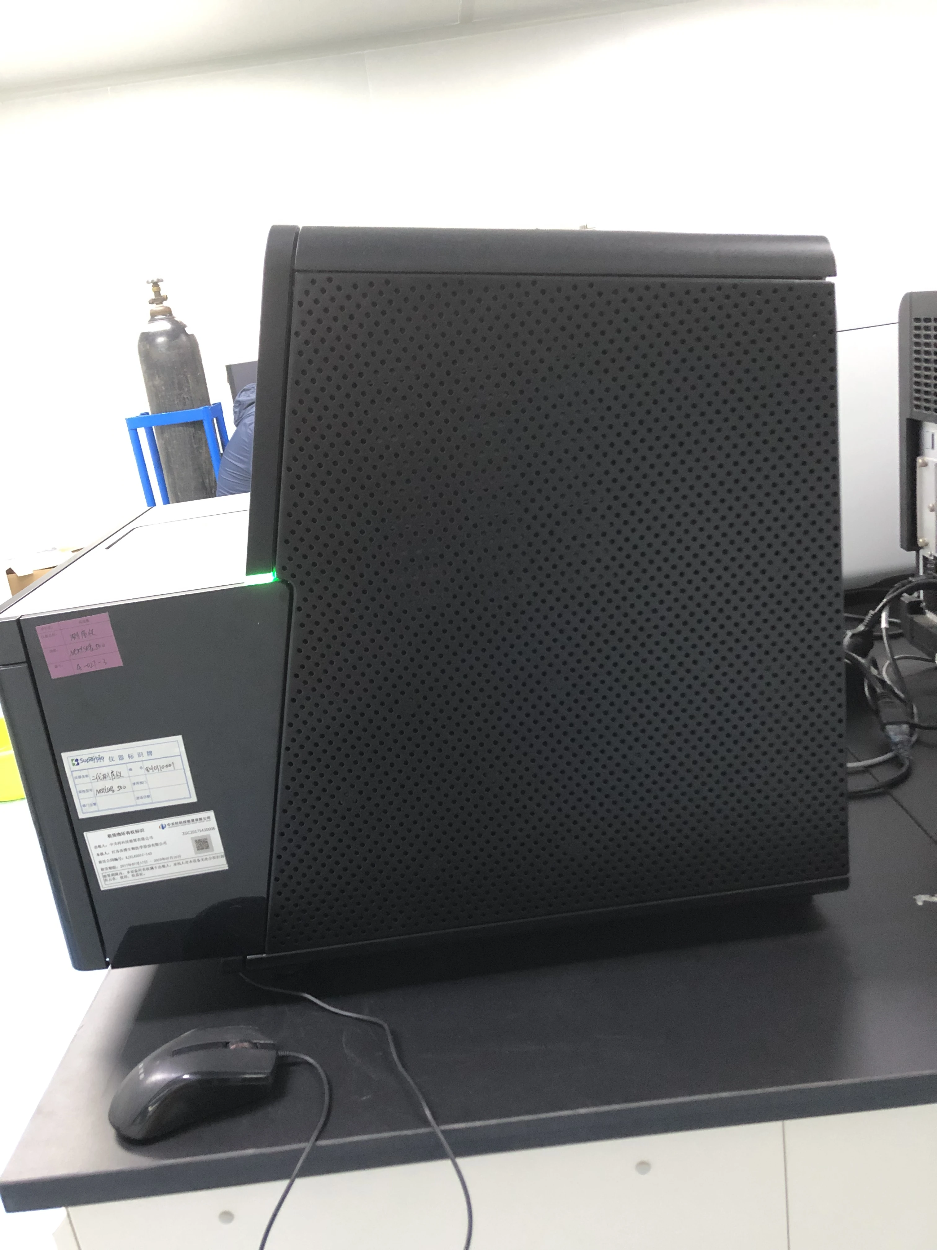 
Illumina NextSeq 500 DNA Sequencer - High-throughput Benchtop Next-Generation Sequencer 