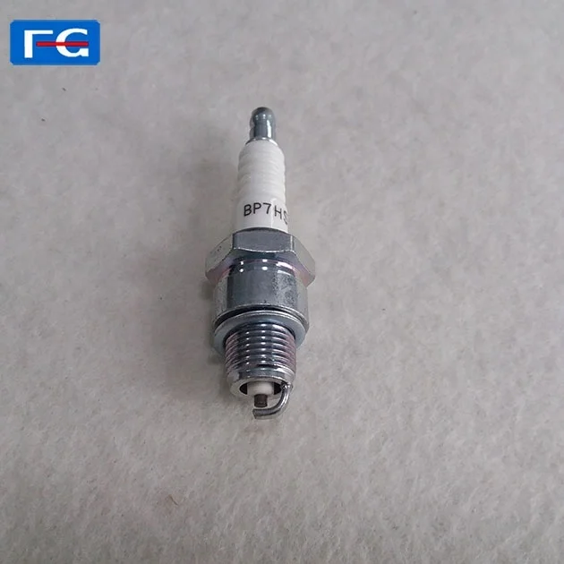 Wholesale Japan Two Stroke  outboards motor  spark plug BP7HS B7HS spark plugs  for atv 50CC 70CC 90CC 110CC engine