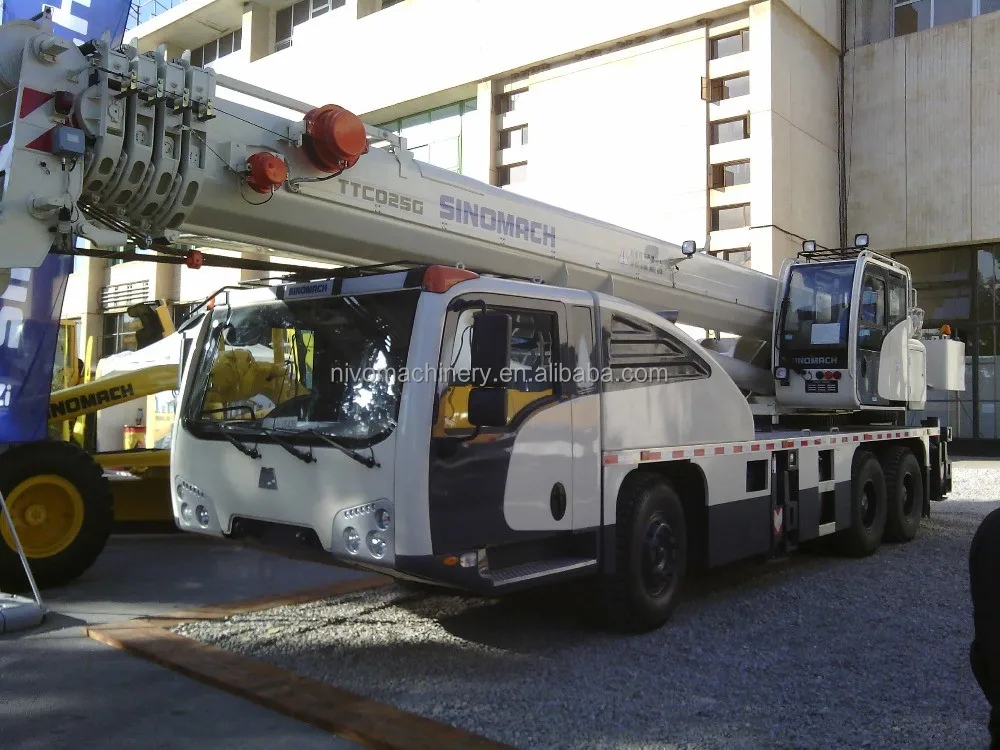 SINOMACH 25T truck crane hoisting machinery crane and different standard chassis optional or parts