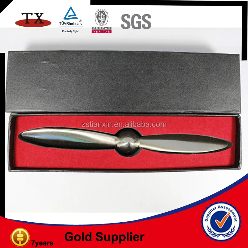 Сувенирный подарок в виде самолета, Открыватель для пропеллера в коробке для часов