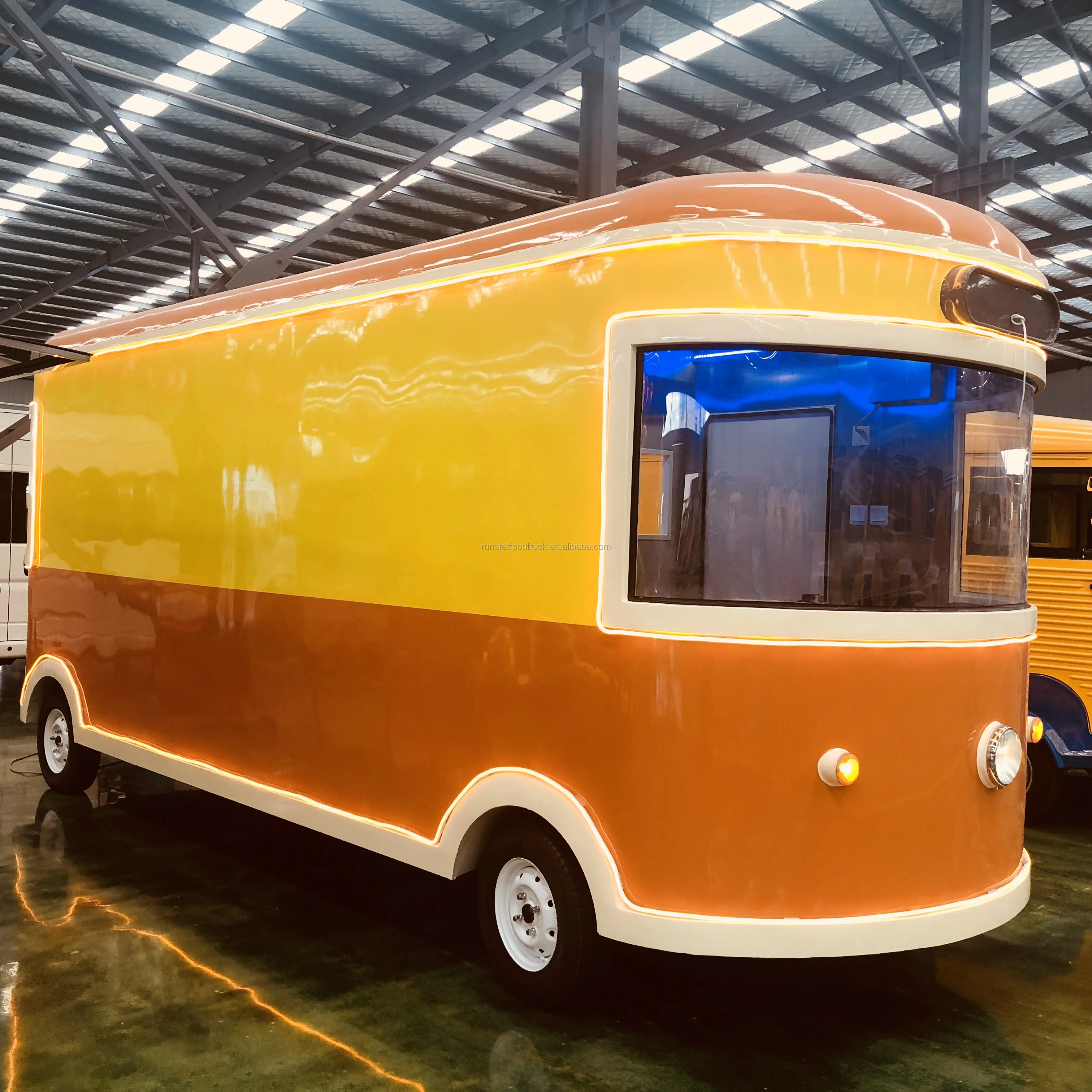 Coffee Van Beer Bar Hot Dog Electric Food Cart Ice Cream Kitchen Restaurant Vintage Mobile Food Truck  for sale UAE