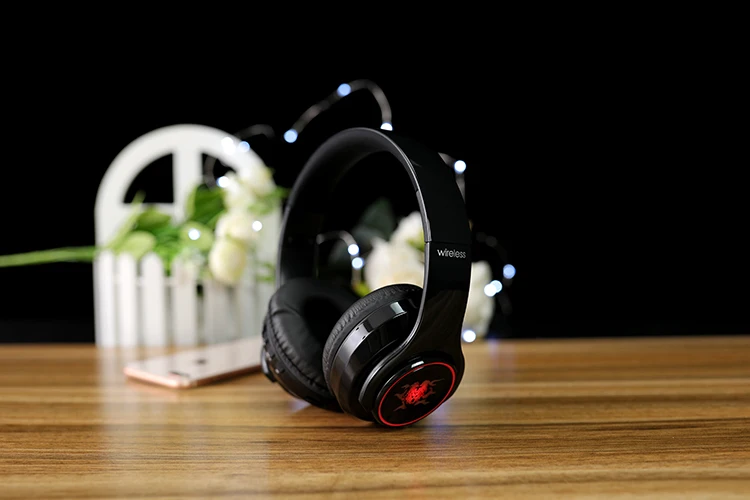 Fashion Headphones Bluetooth Technology For Wireless Freedom