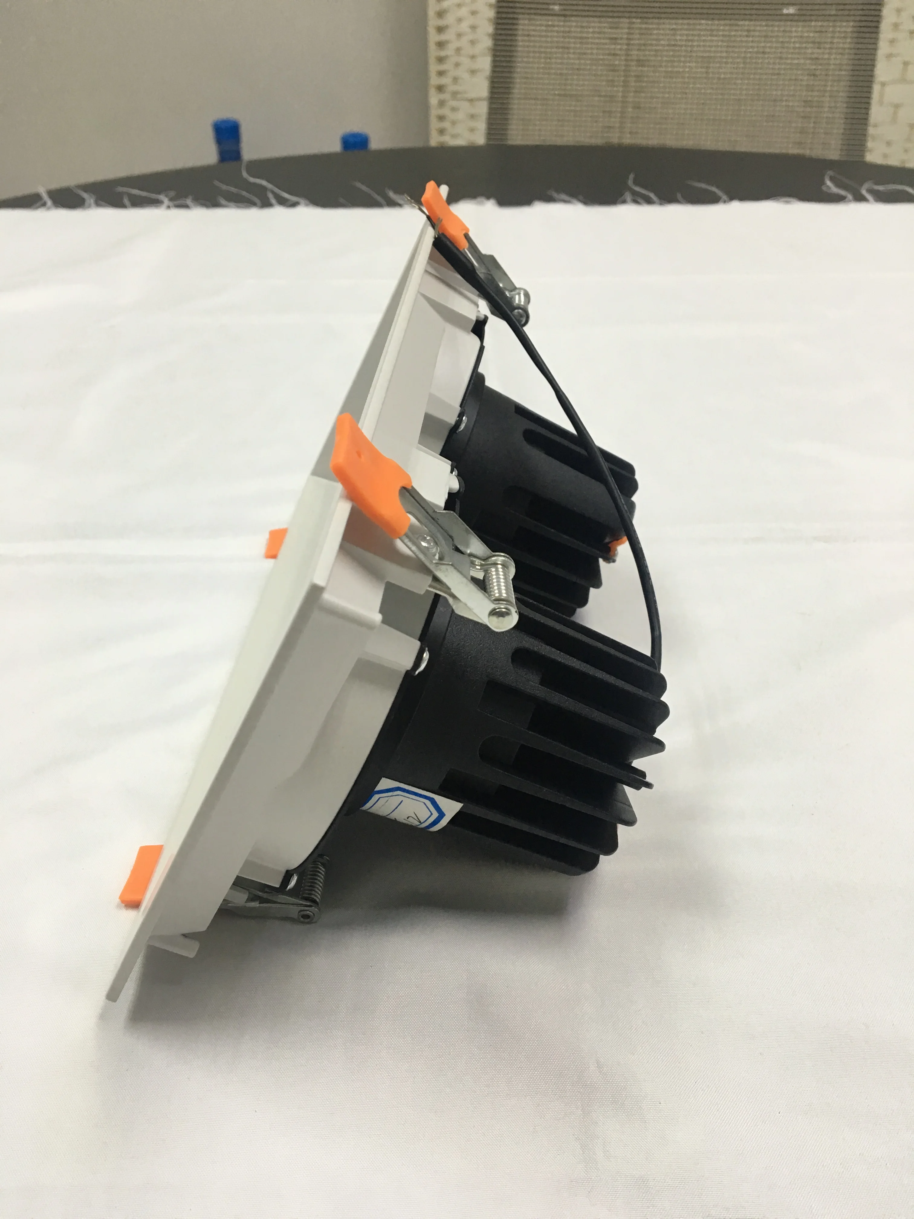 
Aluminum Recessed Ceiling Lights 15WX3 COB LED Grille Down Lightg 