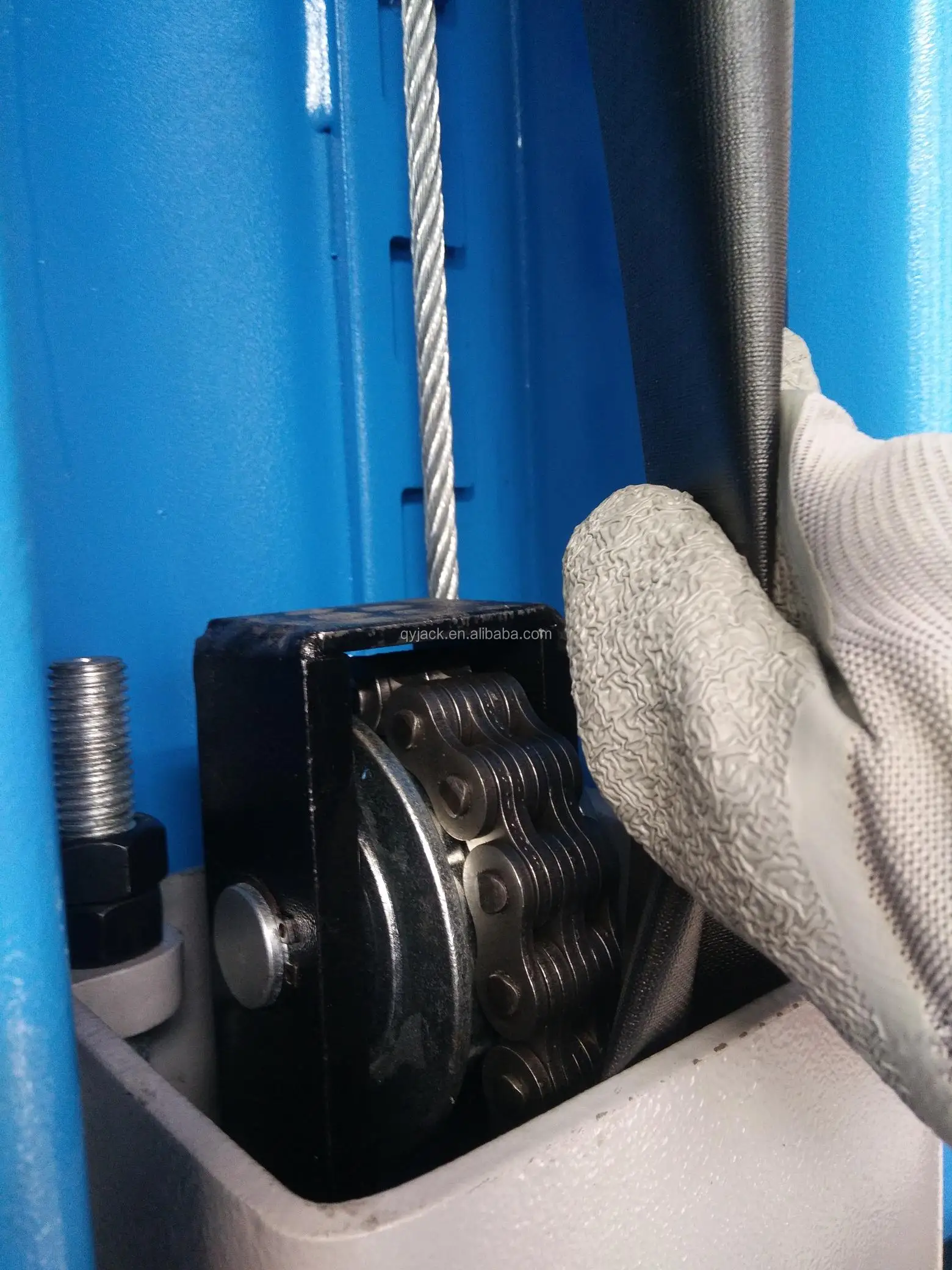 305B CE approved 4.5t single side manual unlocking system garage hydraulic two post car lift