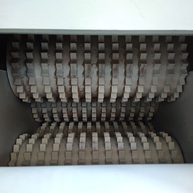 Discharge uniform kubota wood chipper