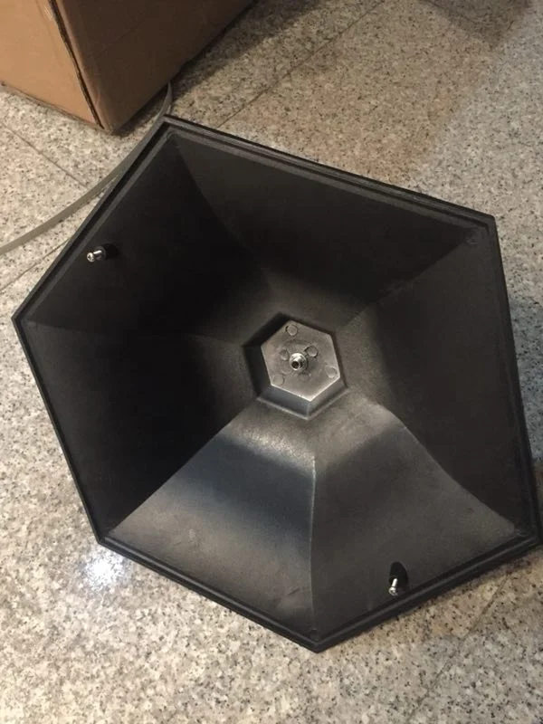 Светодиодный садовый светильник на солнечной батарее