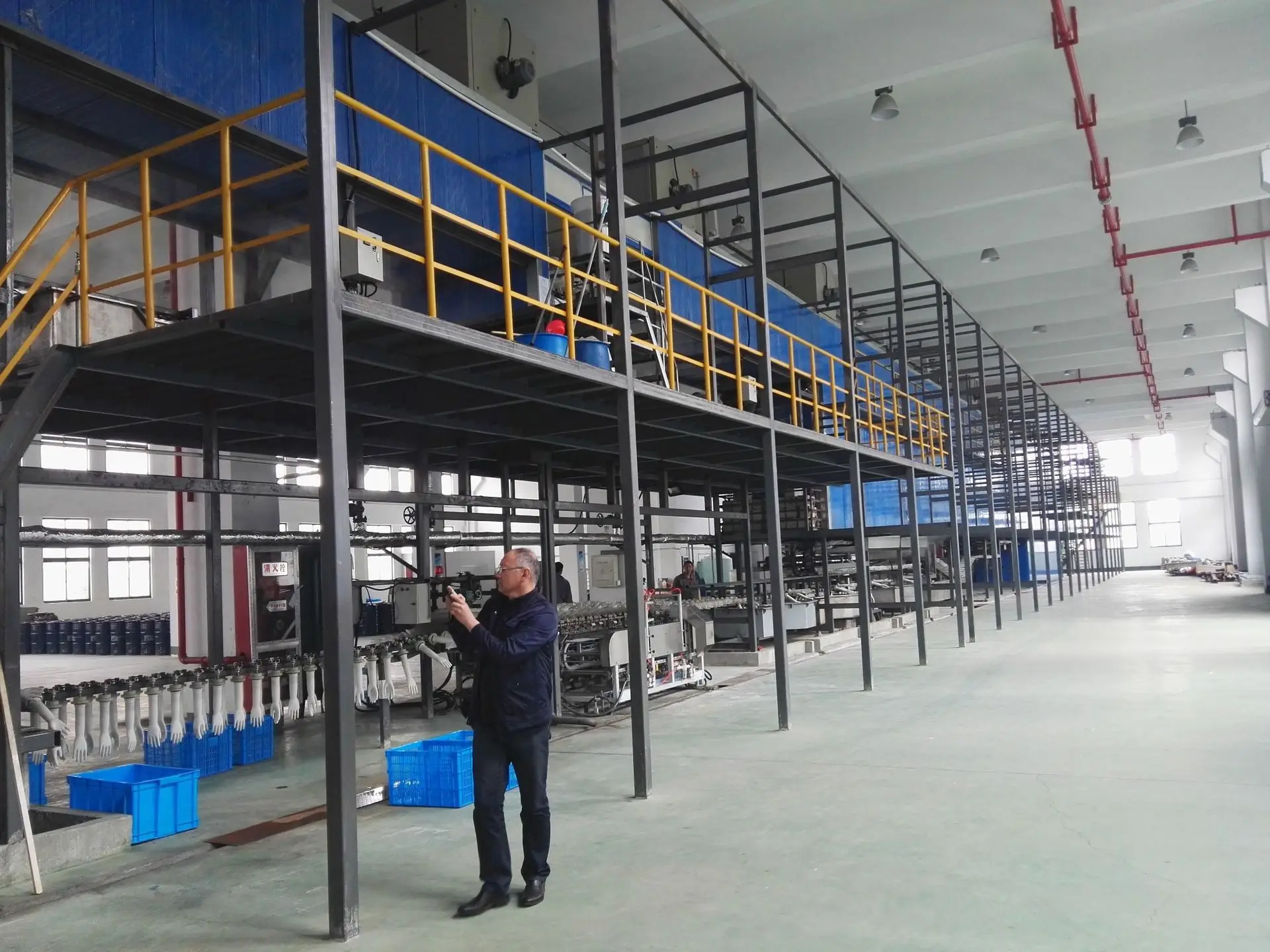 
China Zhangjiagang fully automatic latex glove machine 