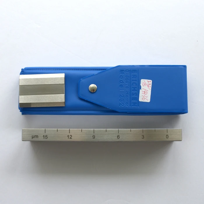 Two well-machining wedge grooves grind fineness gauge