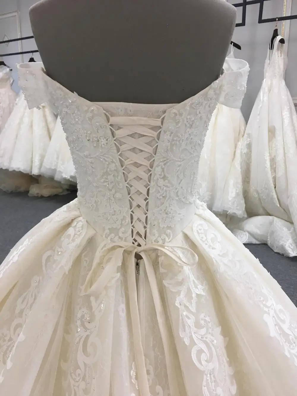 Luxury long tail wedding dress bridal gown 2019 WT345