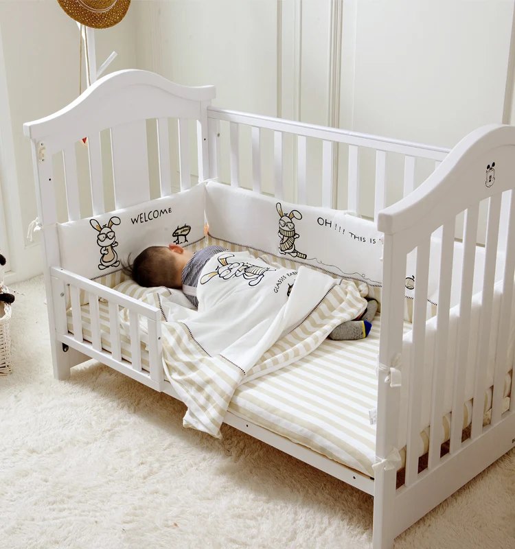 4-in-1 Luxury White Pine Wooden Non Toxic Baby Crib Safe Painted Bedstand Wood Bassinet Single Cot