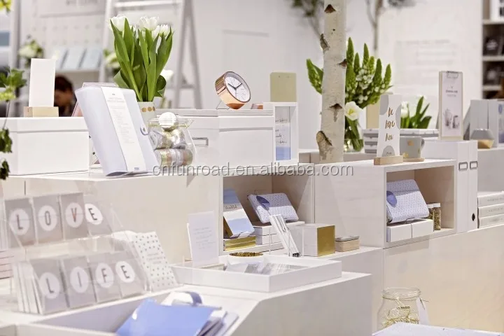 hot selling newest custom retail shop floor standing wooden cosmetic store furniture/makeup showcase design for sale