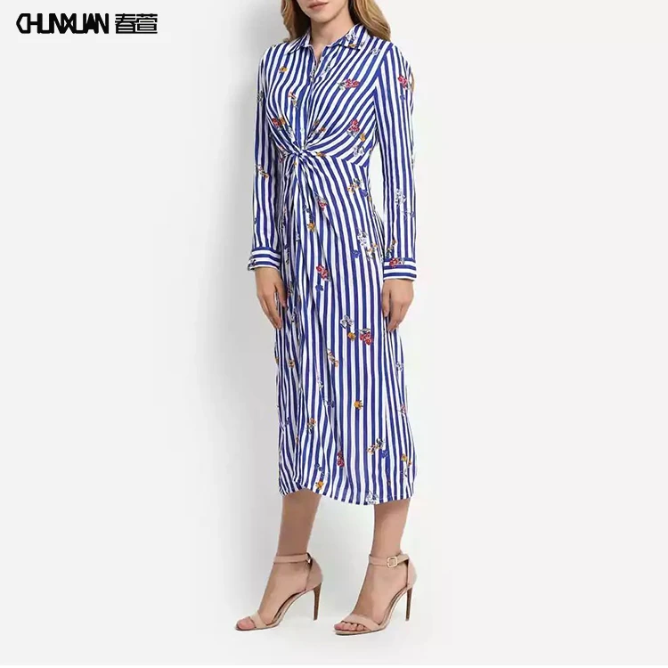 Длинное синее платье-футболка в полоску с принтом для девочек