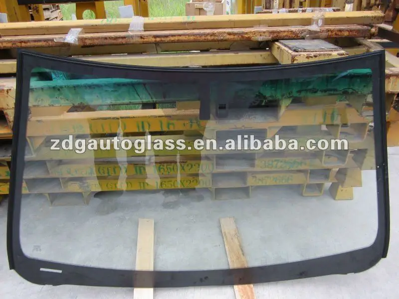 Автомобильное стекло с формованием