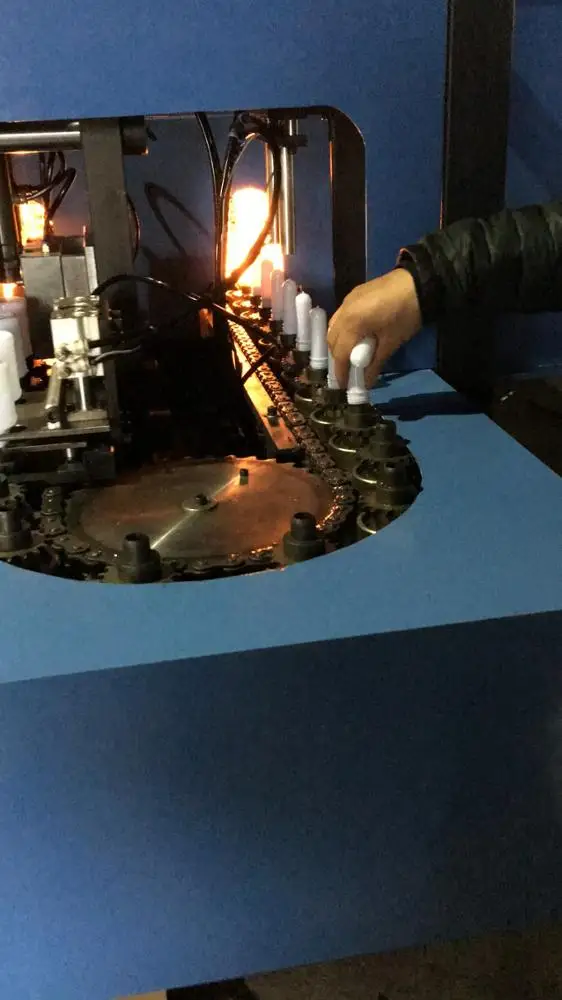 2, изготовленные на станке Рука кормления автоматический ПЭТ бутыло выдувные машины