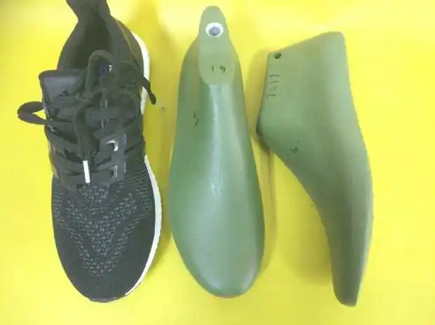 Man Boos Unisex sports running plastic shoes lasts