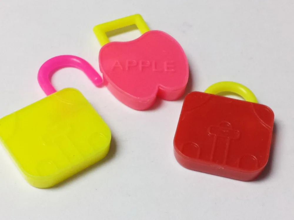 
VINTAGE Plastic Charms (Lock) for Necklace Retro Fashion Jewellery Chain clip Bead Girl Home Room Craft Bracelet Pendant 