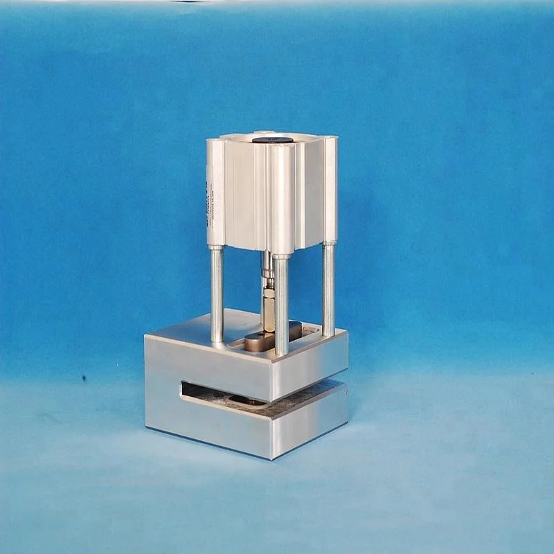 Машина для пробивки отверстий из нетканого материала