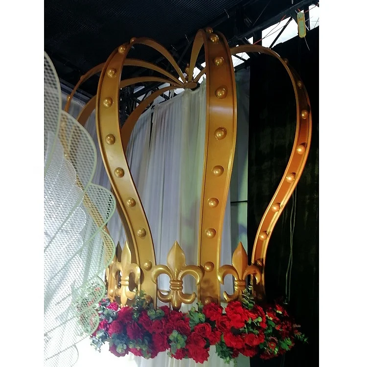 2018 latest  stage background large gold crown for wedding props
