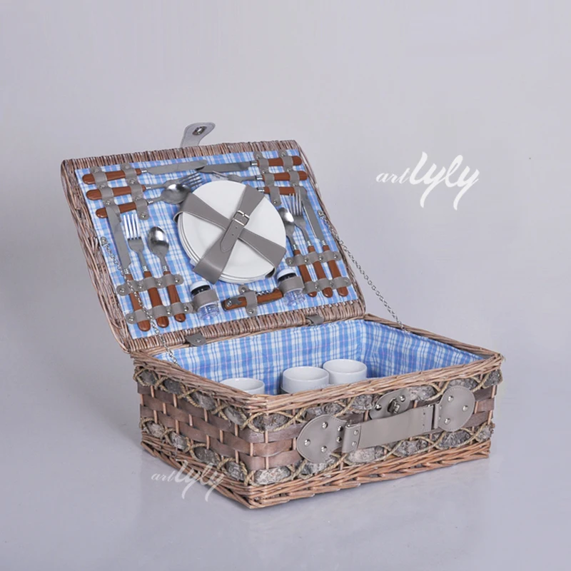 Wholesale 4 Person Blue  Liners Willow Storage Plates Rattan Square Box Cabinets Food Hamper Woodchip Picnic Baskets With Covers