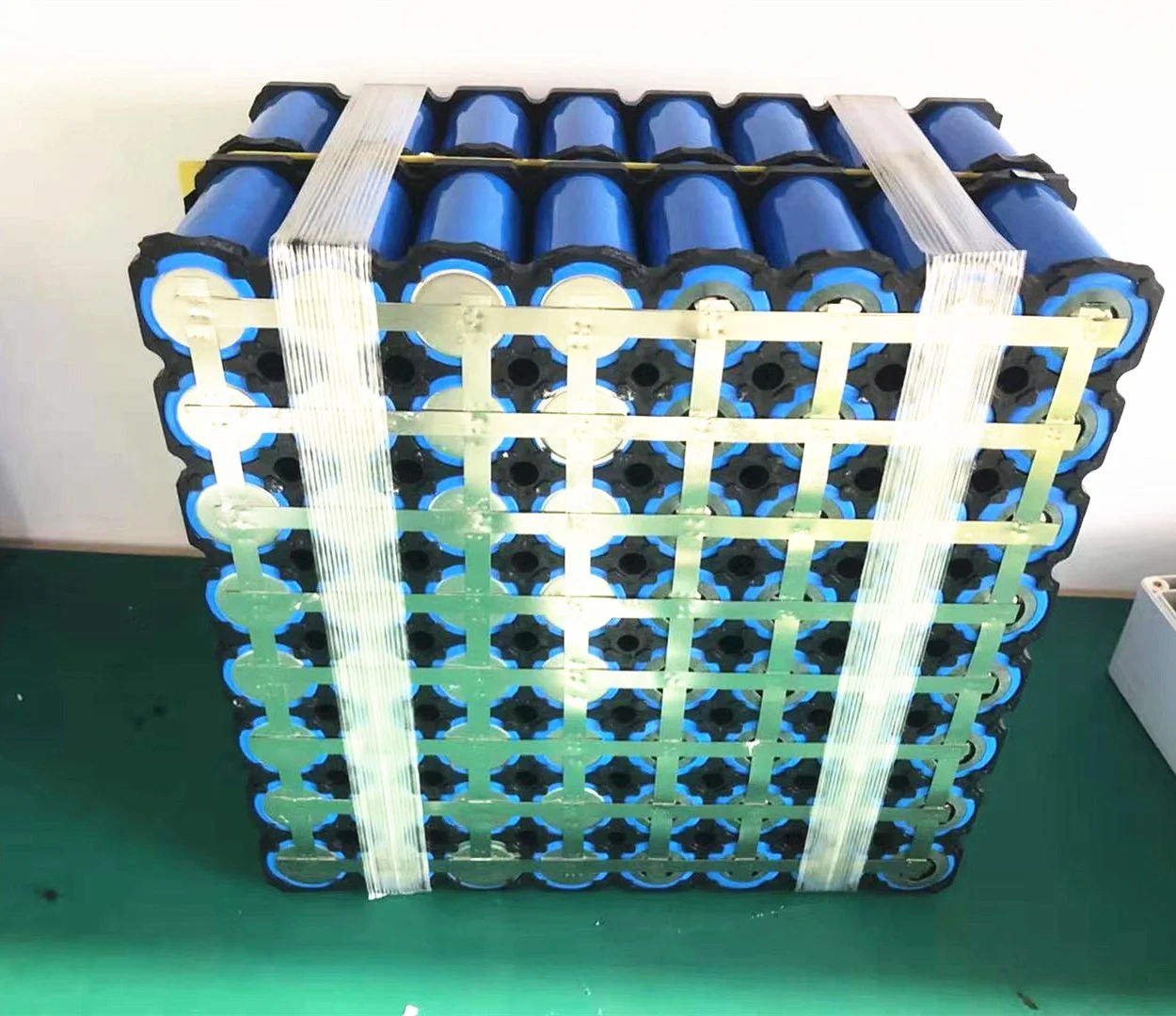 Nominal Capacity and 12v lifepo4 12v 200ah lifepo4 battery pack for solar Energy storage 12v 200ah lifepo4 battery and bms