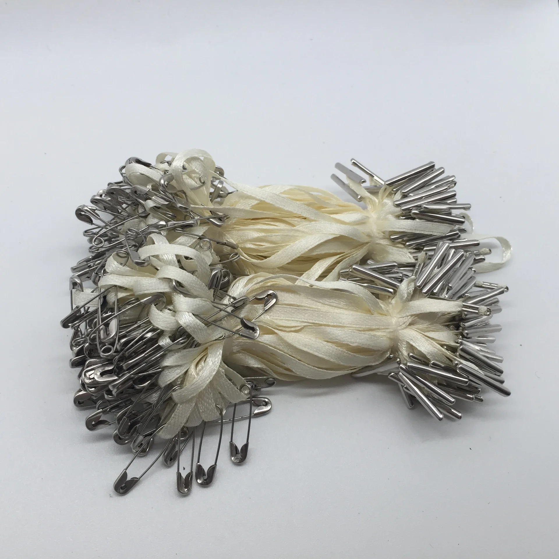 Glossy hang tag with sealed string and safety pin , cotton string hang tag